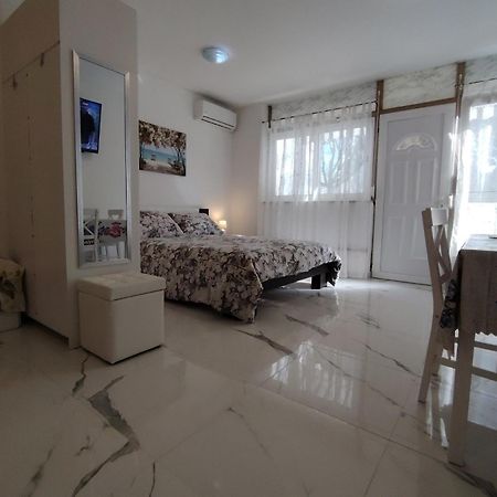 Studio-Apartman Ella Poreč Exteriör bild