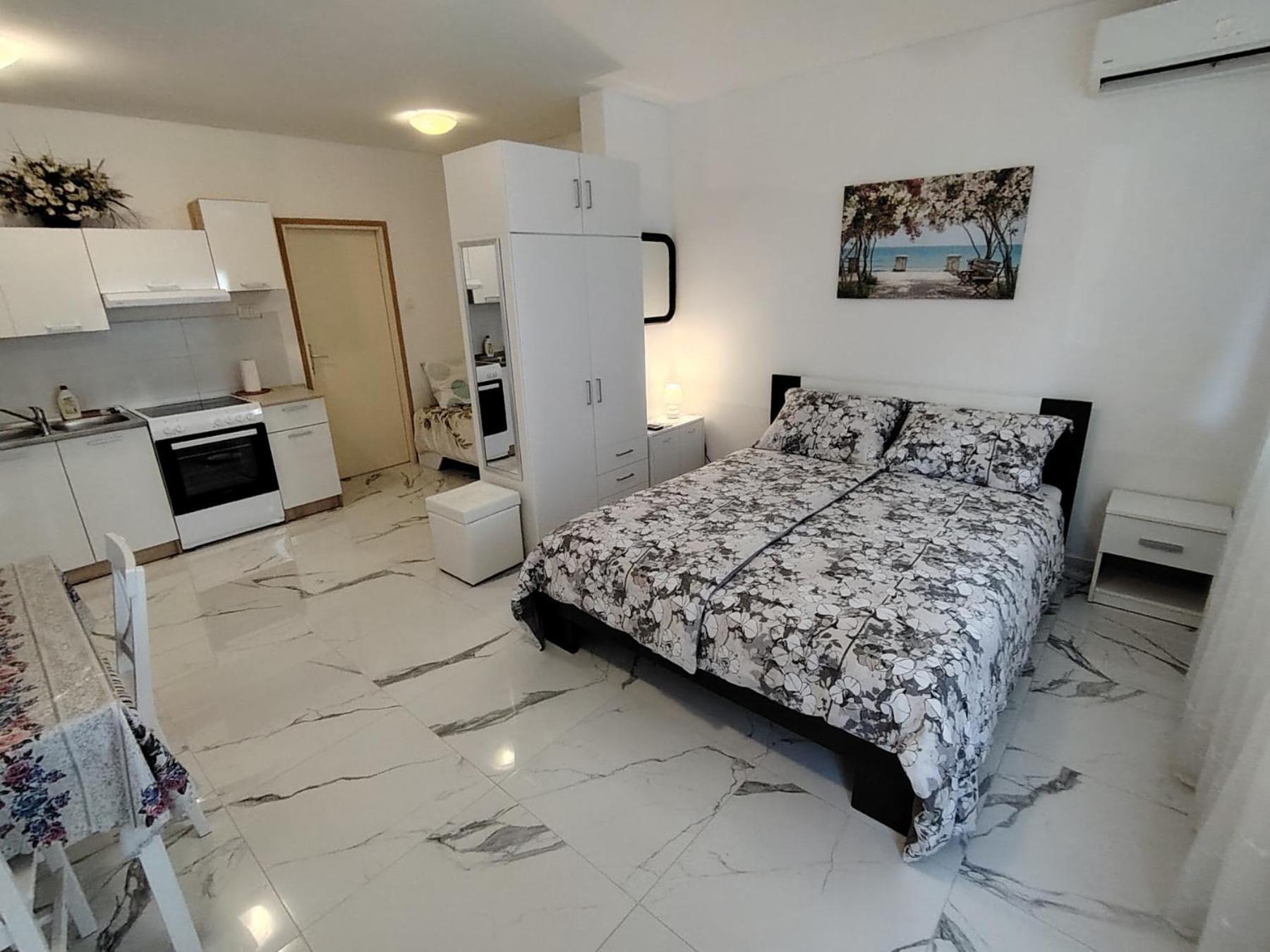 Studio-Apartman Ella Poreč Exteriör bild