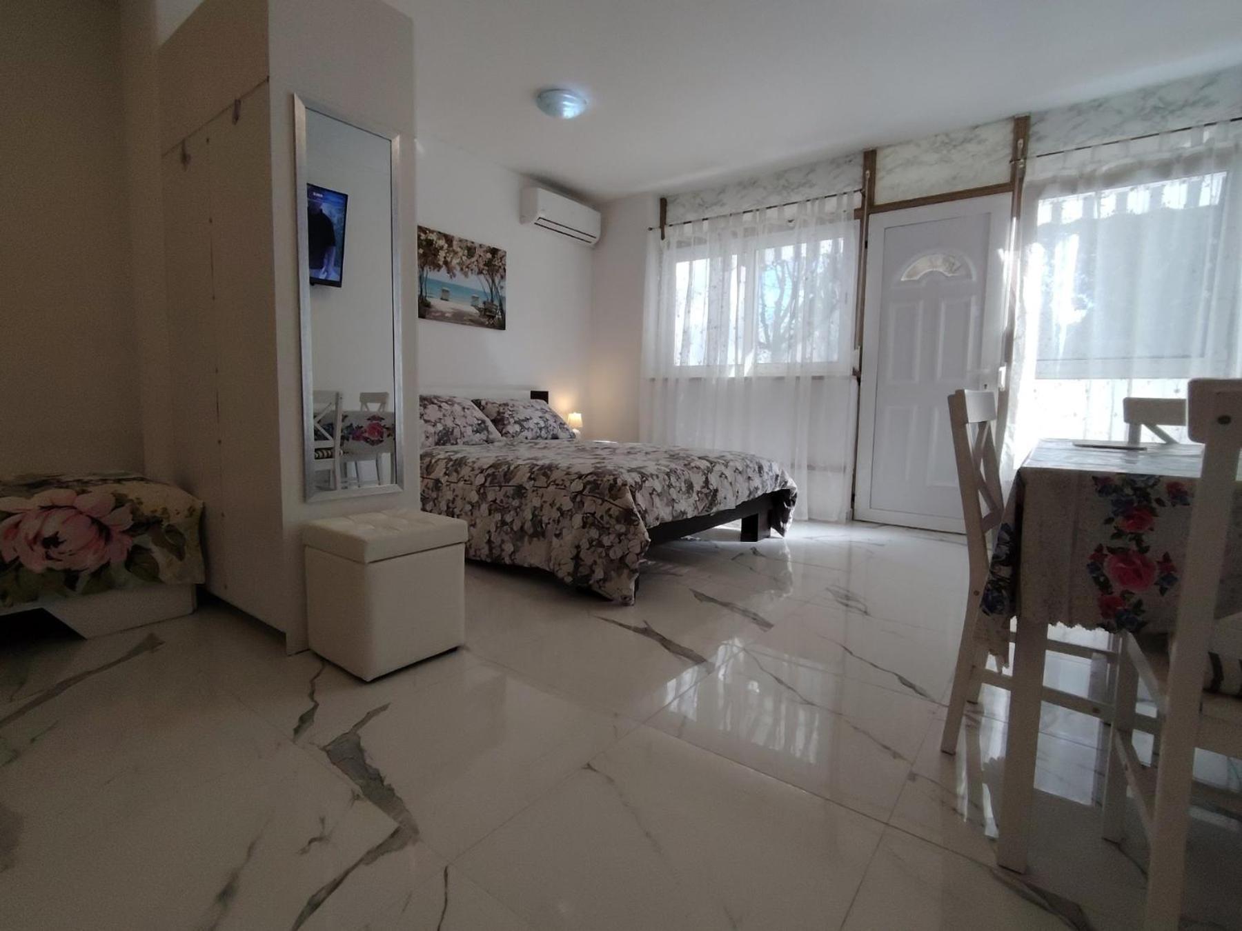 Studio-Apartman Ella Poreč Exteriör bild